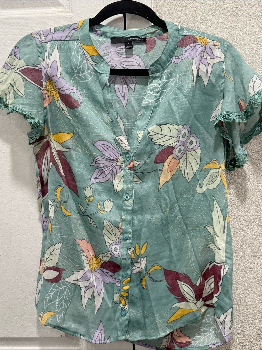 Harve Benard Mint Green Floral Button-Front Blouse